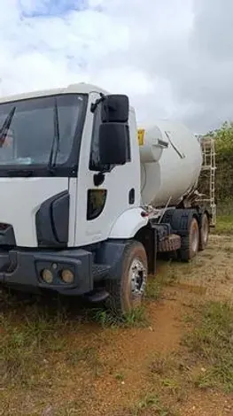 Caminhão betoneira para aluguel em Valença BA